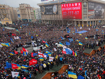 Демонстранты в Киеве вновь заблокировали здание кабмина