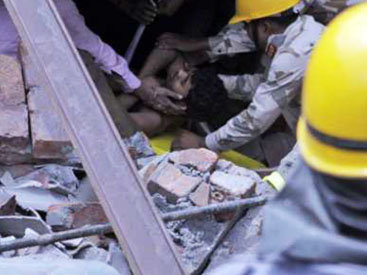 Взрыв в жилом здании в Пакистане убил двоих