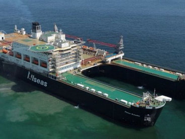Крупнейший в мире грузовой корабль вышел в море - ФОТО
