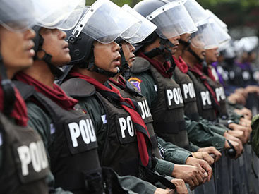 В Бангкоке демонстранты штурмуют правительственные здания