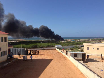 В Сомали при посадке разбился военный самолет
