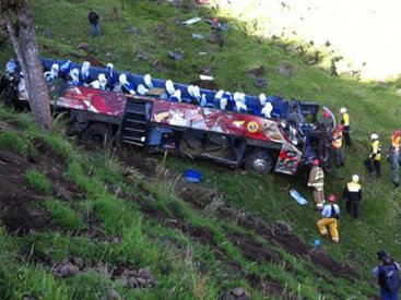 В Эквадоре автобус упал с 300-метровой высоты: есть погибшие - ФОТО