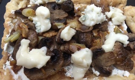 Тарт с карамелизированным луком и грибами - Пошаговый рецепт - ФОТО