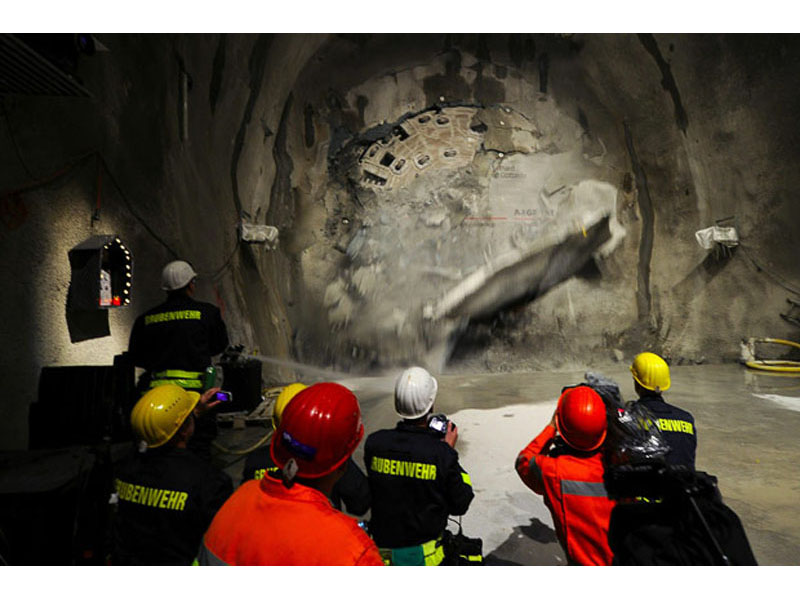 Швейцария строит самую длинную в мире подземную дорогу - ОБНОВЛЕНО - ФОТО