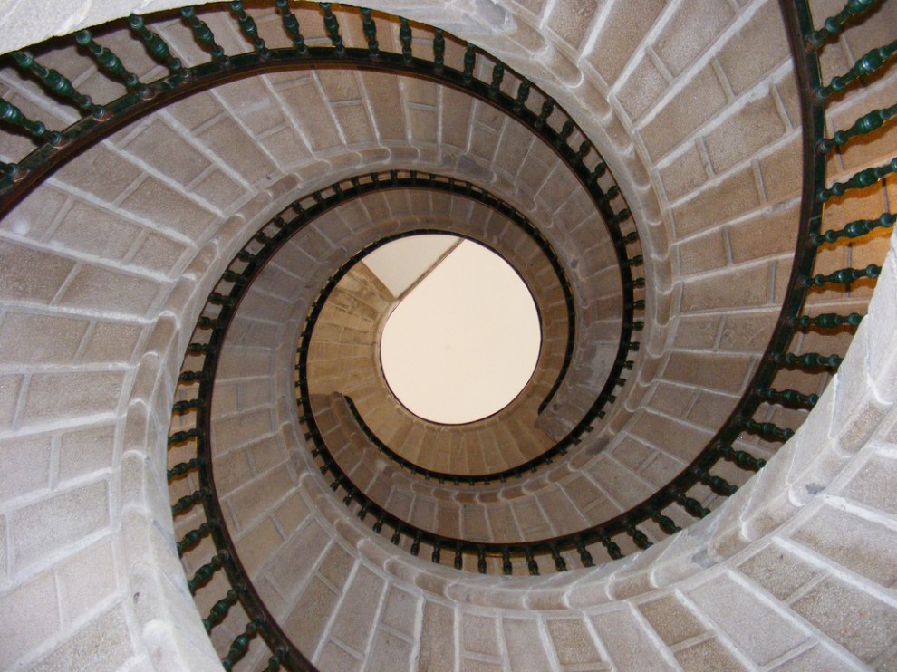 Винтовая лестница взгляд сверху без смс
