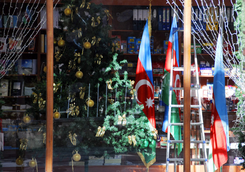 Новогоднее настроение: Баку в ожидании сказки - ФОТОСЕССИЯ