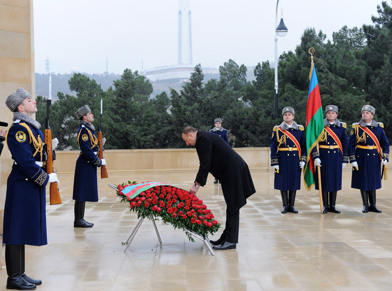 Президент Ильхам Алиев почтил светлую память шехидов – ОБНОВЛЕНО - ФОТО - ВИДЕО