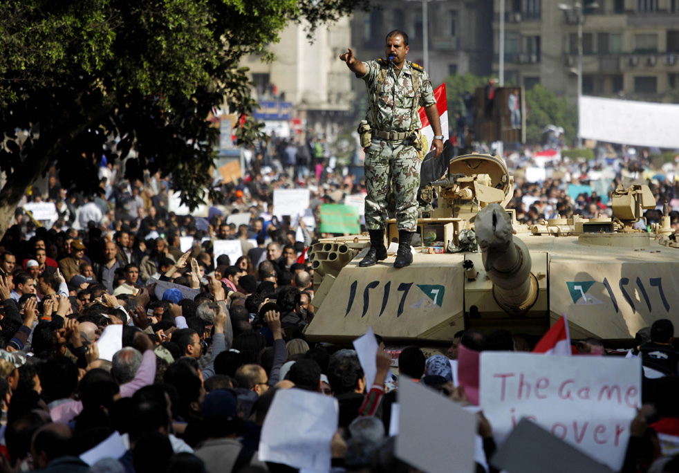 Египетские военные начали задерживать манифестантов - ОБНОВЛЕНО - ВИДЕО - ФОТО