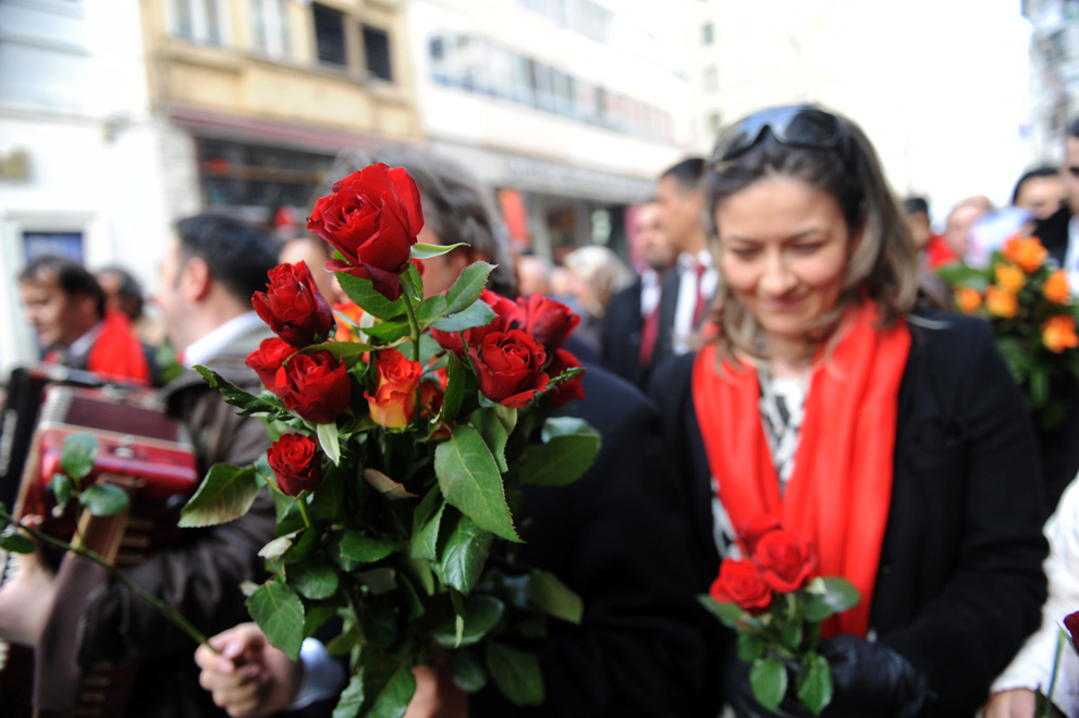 Мир отметил День Святого Валентина - ФОТОСЕССИЯ