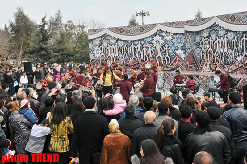 В Баку отмечается светлый праздник Новруз - ФОТОСЕССИЯ