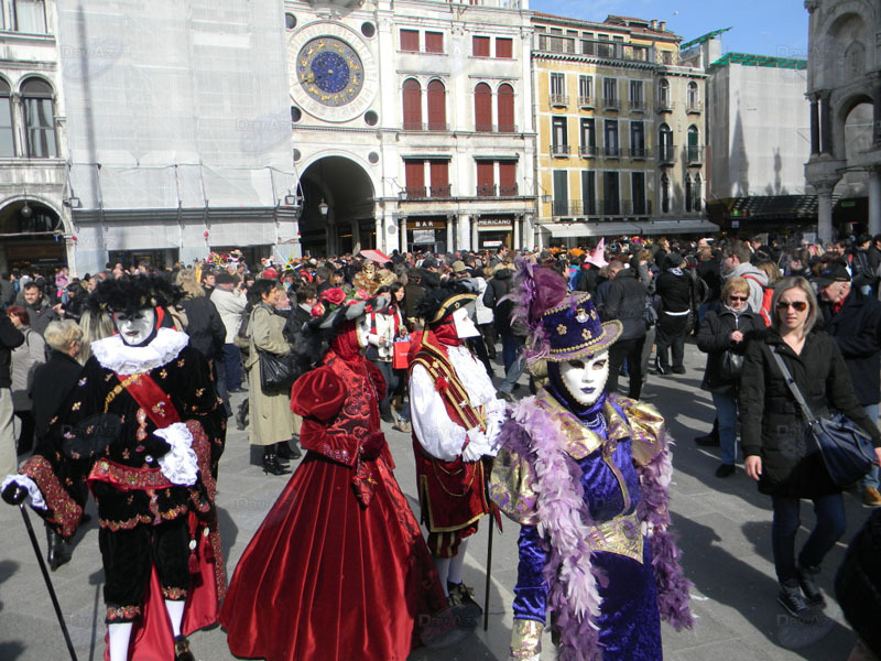"Туристические записки": Венецианский карнавал под песню гондольери - ФОТО