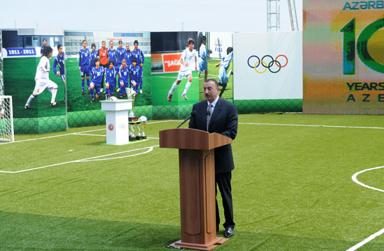 Президент Азербайджана Ильхам Алиев и его супруга Мехрибан Алиева приняли участие в церемонии закладки фундамента Олимпийского стадиона в Баку - ФОТО