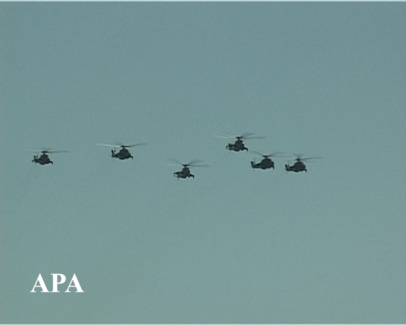 Военная авиация в небе над Баку - ОБНОВЛЕНО - ФОТО