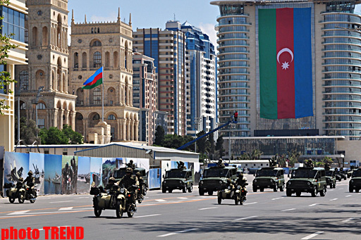 Президент Ильхам Алиев присутствовал на торжественном военном параде по случаю 93-й годовщины Вооруженных сил Азербайджана - ОБНОВЛЕНО - ВИДЕО - ФОТО