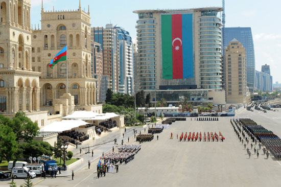 Президент Ильхам Алиев присутствовал на торжественном военном параде по случаю 93-й годовщины Вооруженных сил Азербайджана - ОБНОВЛЕНО - ВИДЕО - ФОТО