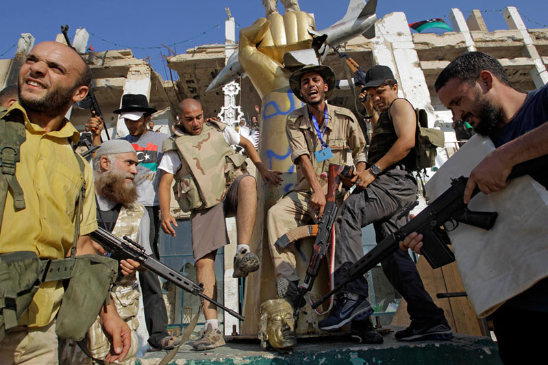 Ливийские повстанцы захватили еще одну военную базу - ОБНОВЛЕНО - ФОТО