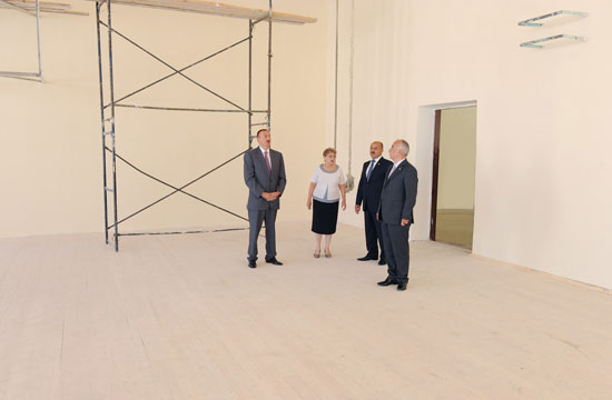 Президент Ильхам Алиев ознакомился с ходом ремонтных работ в школе №160 в Баку - ОБНОВЛЕНО - ФОТО