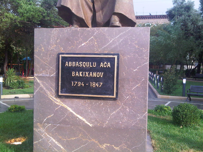 В Баку воздвигнут памятник Бакиханову – ФОТО