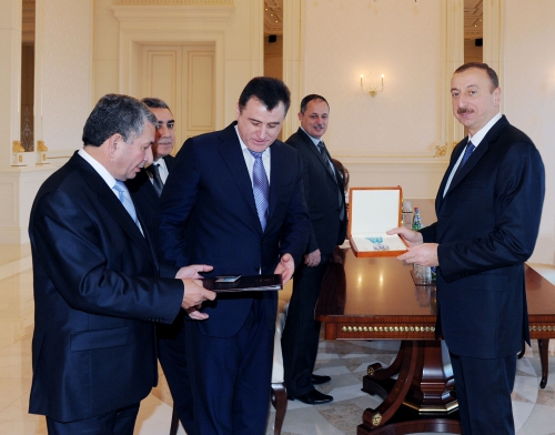 Президенту Ильхаму Алиеву вручена медаль "Почетный гражданин Астрахани" - ФОТО