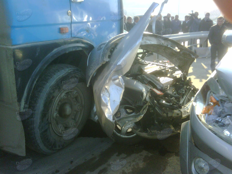В Баку по вине водителя МАЗ столкнулись 10 автомобилей - ОБНОВЛЕНО - ФОТО