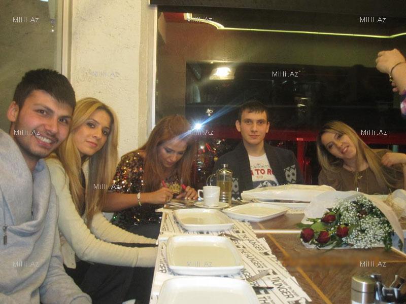 Азери гызы Гюнель пришла на свидание с фанатами - ФОТО
