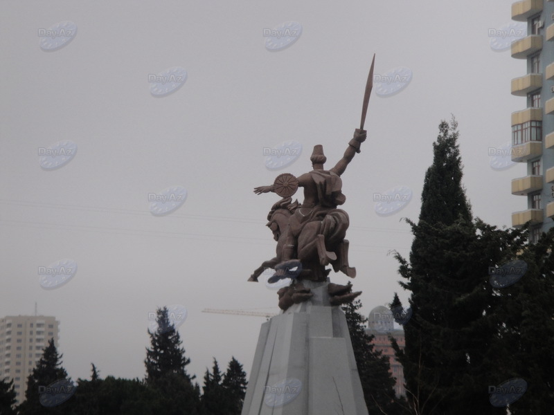 В Баку установлен памятник Кероглу – ФОТО