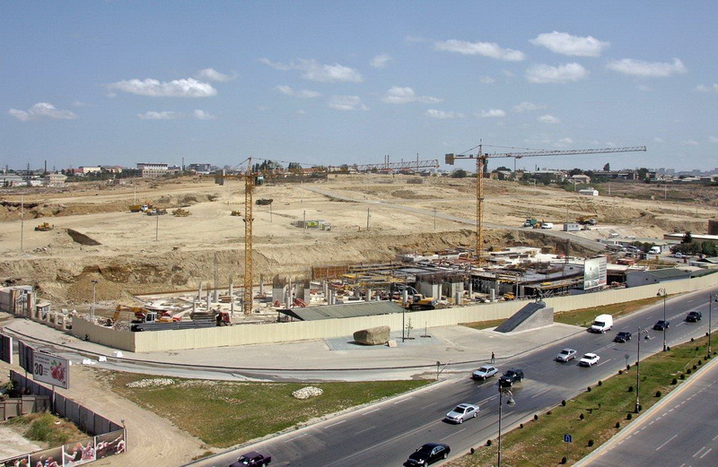 На территории Baku White City началось строительство очередного здания жилого комплекса - ФОТО