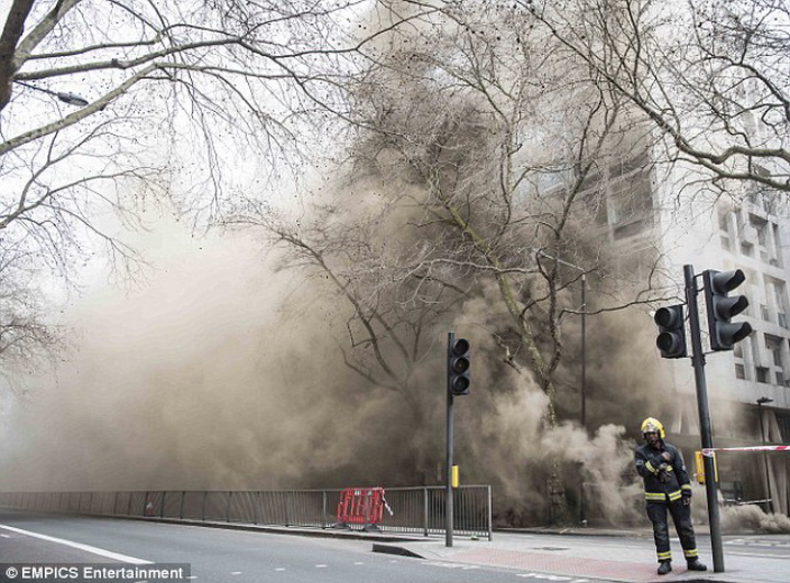 Сильный пожар в Лондоне: эвакуированы более 2 тыс. человек - ФОТО