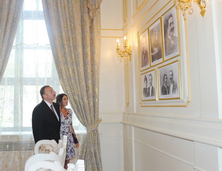 Президент Азербайджана Ильхам Алиев и его супруга Мехрибан Алиева приняли участие в открытии Дворца счастья - ОБНОВЛЕНО - ФОТО