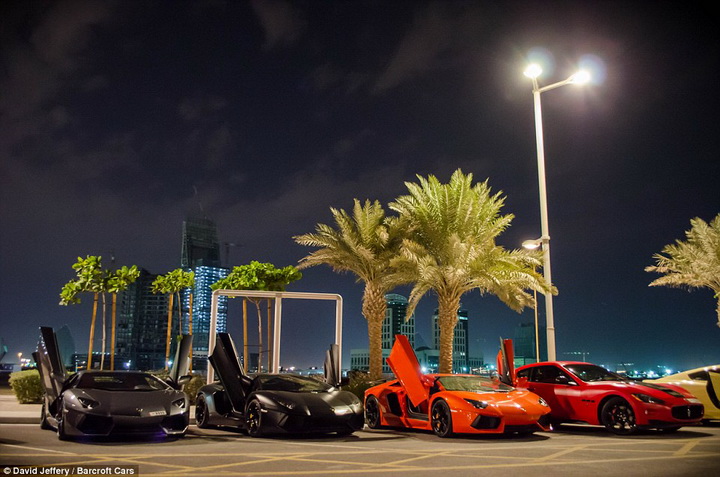 Самые роскошные улицы Катара: Ferrari, Bugatti Veyron, Maserati - ФОТО