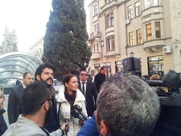Знаменитые турецкие актеры прогулялись по центру Баку - ФОТО