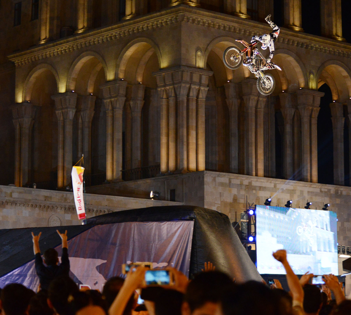 Грандиозное шоу фристайл мотокросса Red Bull X-Fighters Jams в Баку - ОБНОВЛЕНО - ФОТО