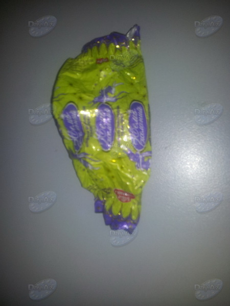 Покупателя шокировали конфеты, купленные в Баку - ФОТО