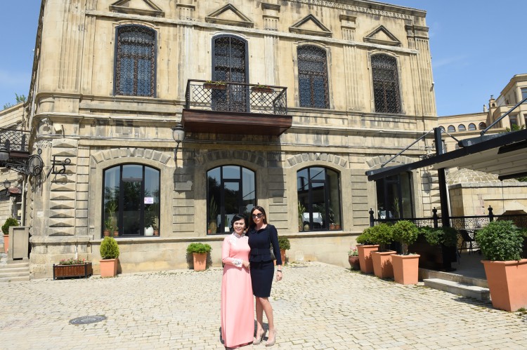 Первые леди Азербайджана и Вьетнама побывали в Ичеришехер и Музее ковра - ОБНОВЛЕНО - ФОТО
