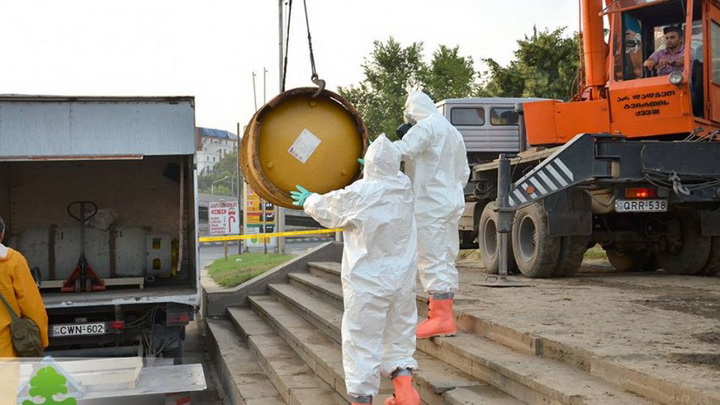 В Тбилиси обнаружили два опасных контейнера - ФОТО