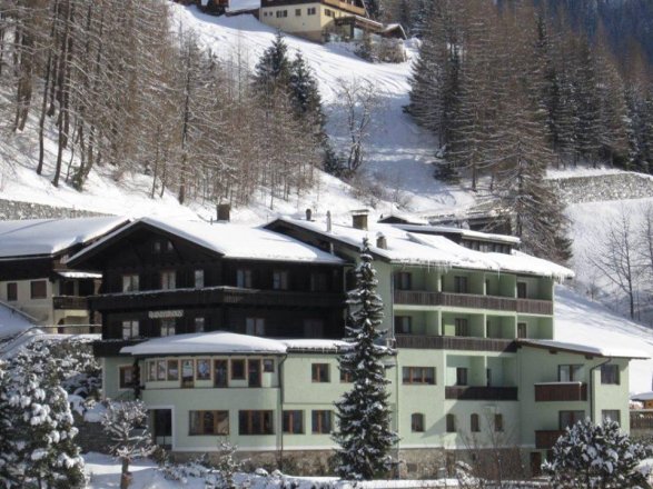 Азербайджанец купил отель в Австрии - ФОТО