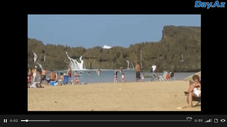 Скалы защищают пляж от гигантских волн - ВИДЕО