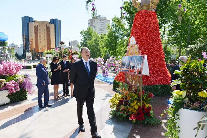 Президент Ильхам Алиев и его супруга Мехрибан Алиева приняли участие в Празднике цветов в Баку – ОБНОВЛЕНО - ФОТО
