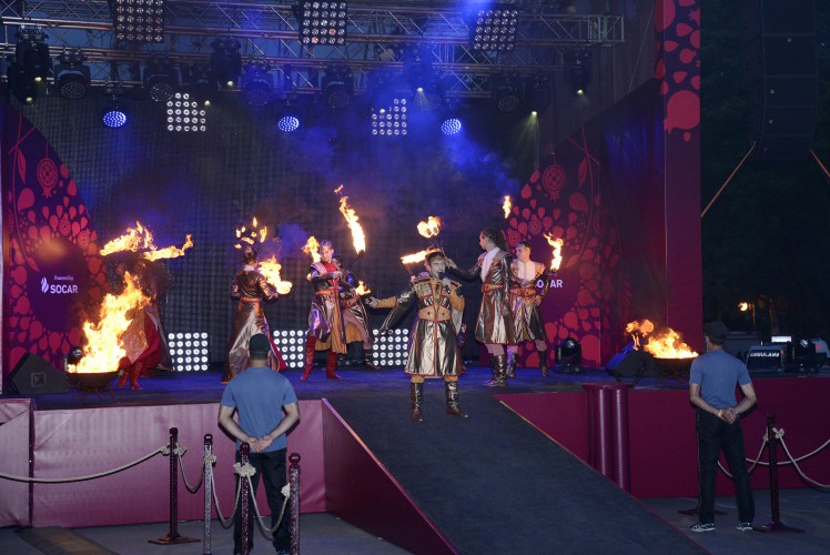 Грандиозный фестиваль огня - в древнем Шеки - ФОТО