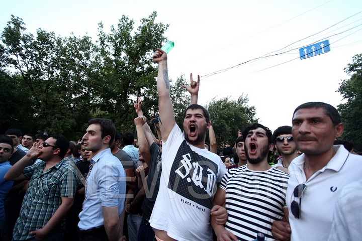 Массовые протесты в Армении: Власти стали отступать - ОБНОВЛЕНО - ФОТО - ВИДЕО