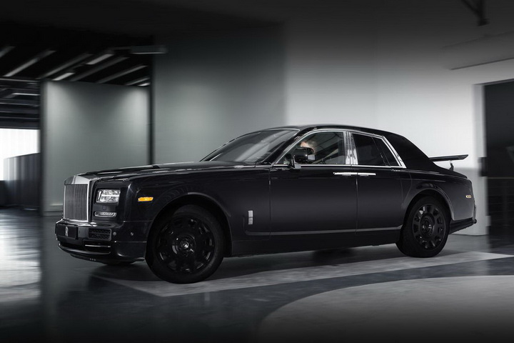 Rolls-Royce показал прототип своего первого внедорожника - ФОТО