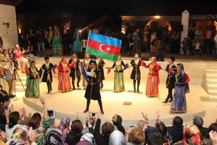 Грандиозный вечер азербайджанского искусства в Байбурте - ФОТО