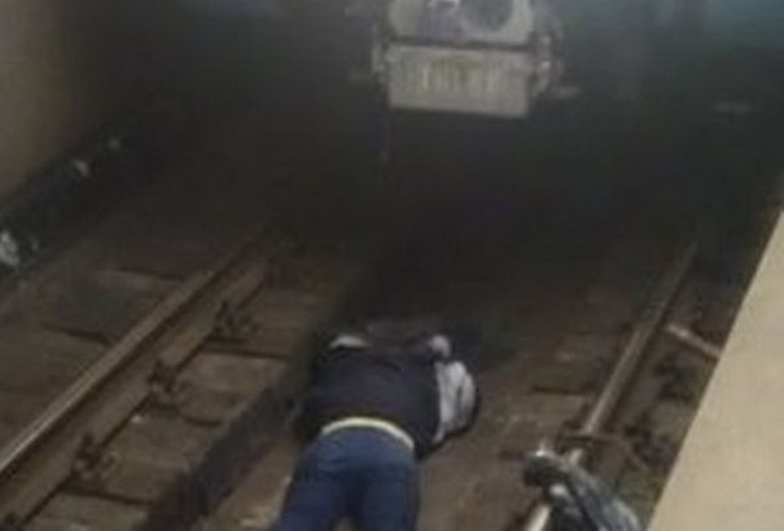 Трагедия в бакинском метро: человек упал на рельсы - ОБНОВЛЕНО - ФОТО
