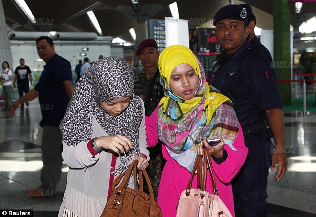 Обнаружен спасательный плот, возможно, с пропавшего малайзийского "Боинга" - ОБНОВЛЕНО - ФОТО – ВИДЕО