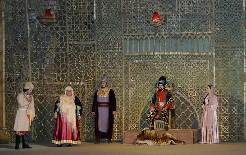 В честь 90-летия Шафиги Ахундовой показали оперу "Gəlin qayası" - ФОТО