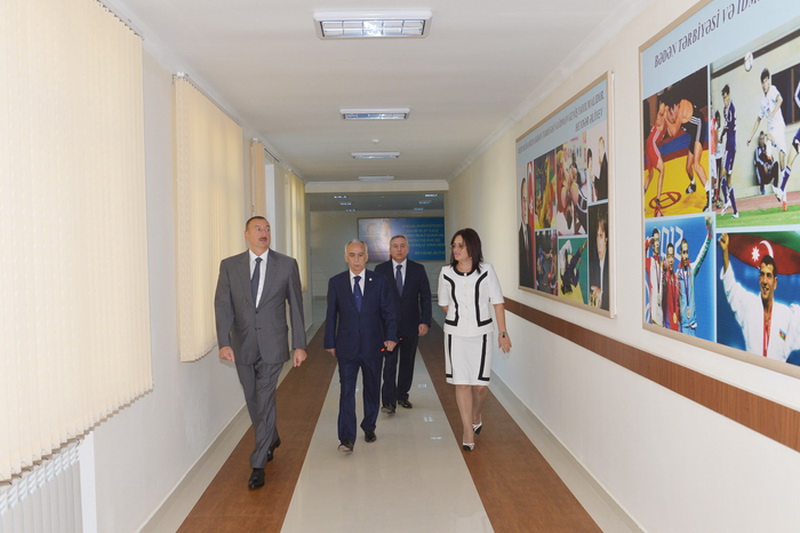 Президент Ильхам Алиев ознакомился со зданием бакинской школы №46 после капремонта и реконструкции - ОБНОВЛЕНО - ФОТО