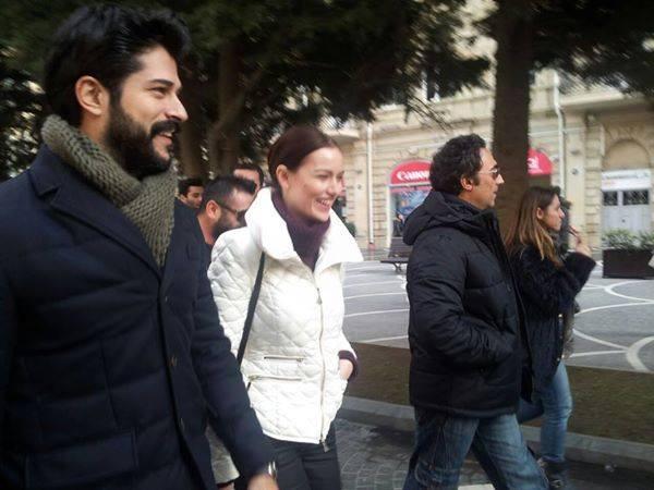 Знаменитые турецкие актеры прогулялись по центру Баку - ФОТО