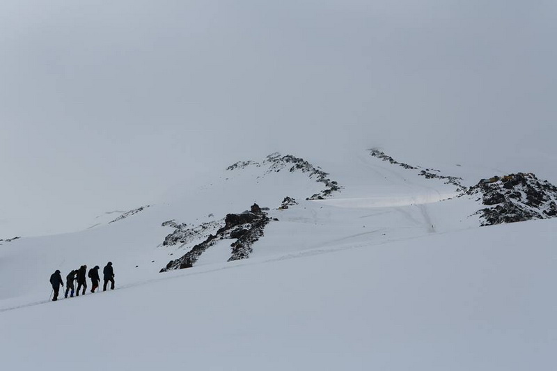 Азербайджанские альпинисты покорили Эльбрус - ФОТО