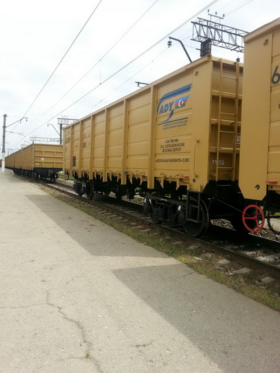 Азербайджан получил современные грузовые вагоны из РФ - ФОТО