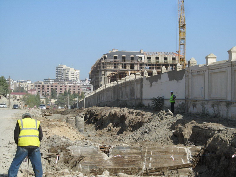 На территории Baku White City началось строительство очередного здания жилого комплекса - ФОТО